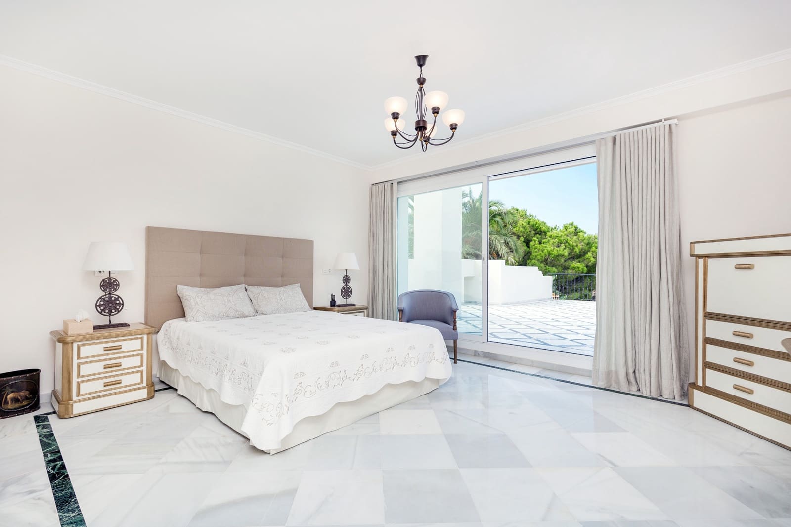 7 Zimmer Villa zu verkaufen in Marbella mit Pool Garage - 2.890.000 € (Ref: 4694162)