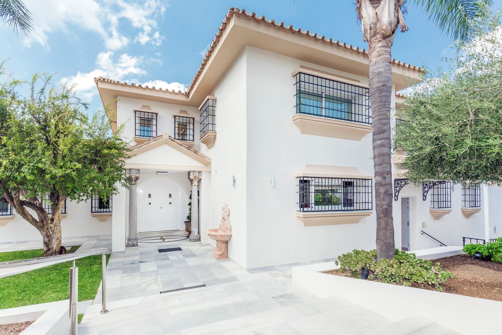 7 bedroom Villa for sale in Marbella with pool garage - € 2,890,000 (Ref: 4694162)
