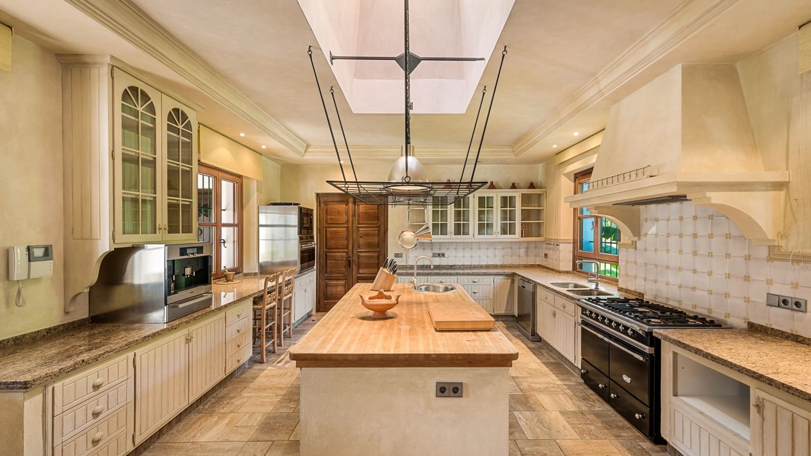 10 quarto Moradia para venda em El Velerin com piscina garagem - 7 500 000 € (Ref: 4694251)