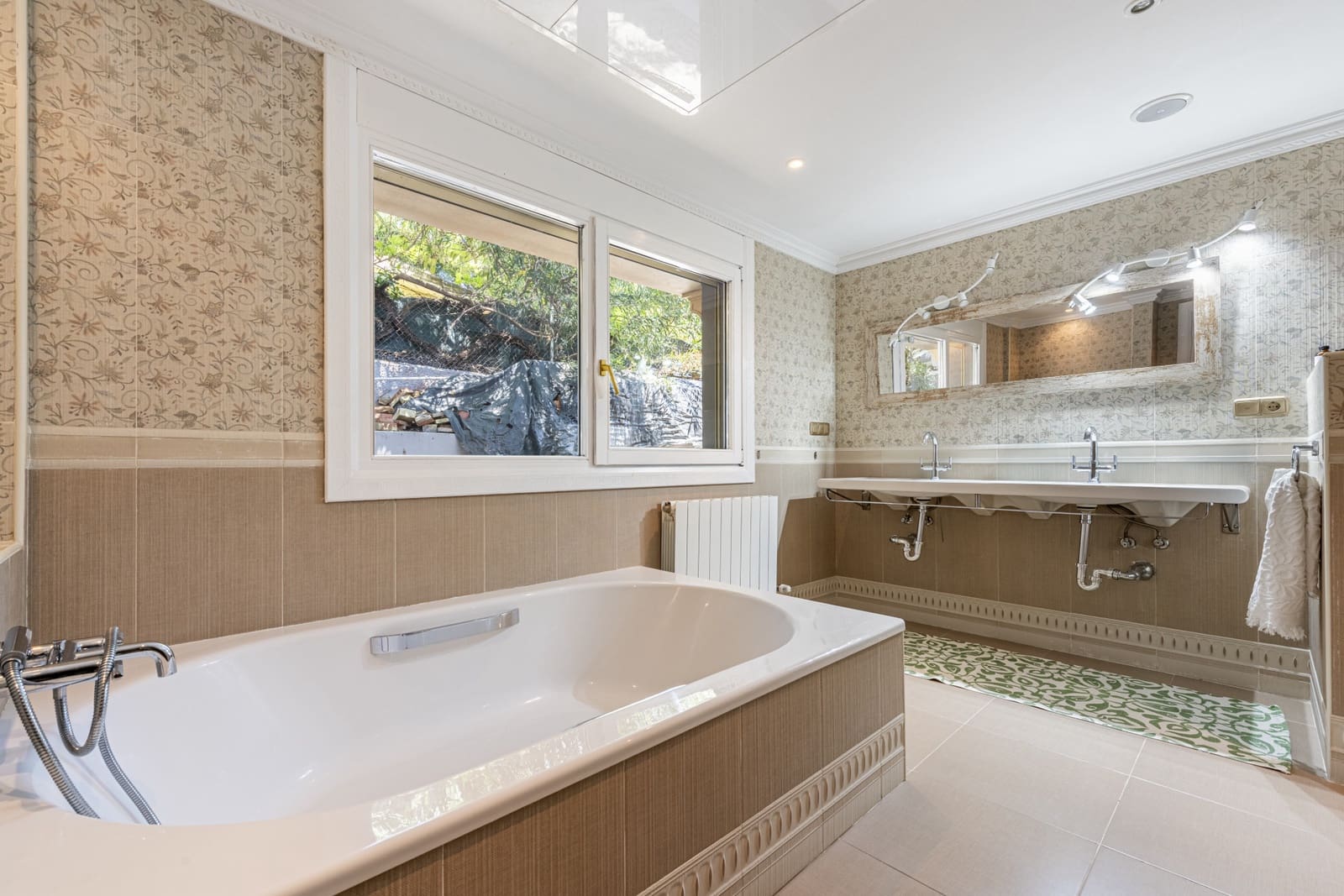 5 bedroom Villa for sale in Benahavis with pool garage - € 1,900,000 (Ref: 4694469)