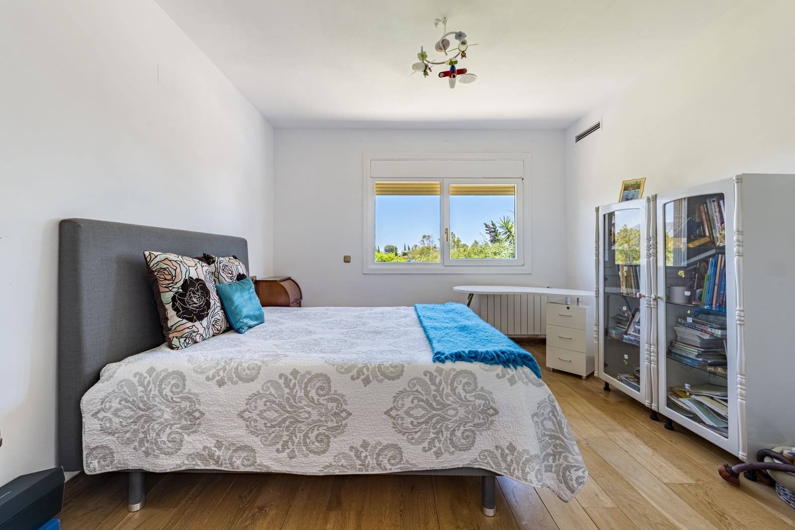 5 bedroom Villa for sale in Benahavis with pool garage - € 1,900,000 (Ref: 4694469)