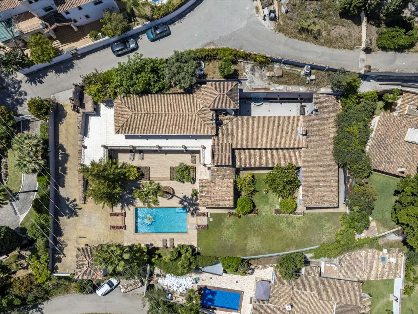 5 bedroom Villa for sale in Benahavis with pool garage - € 1,900,000 (Ref: 4694469)