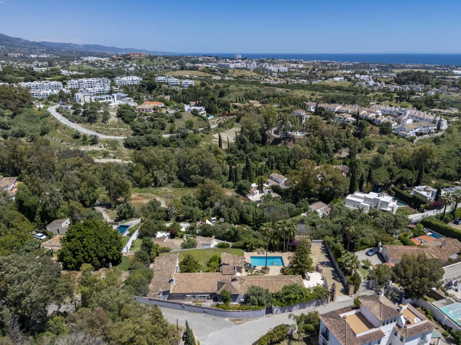 5 bedroom Villa for sale in Benahavis with pool garage - € 1,900,000 (Ref: 4694469)