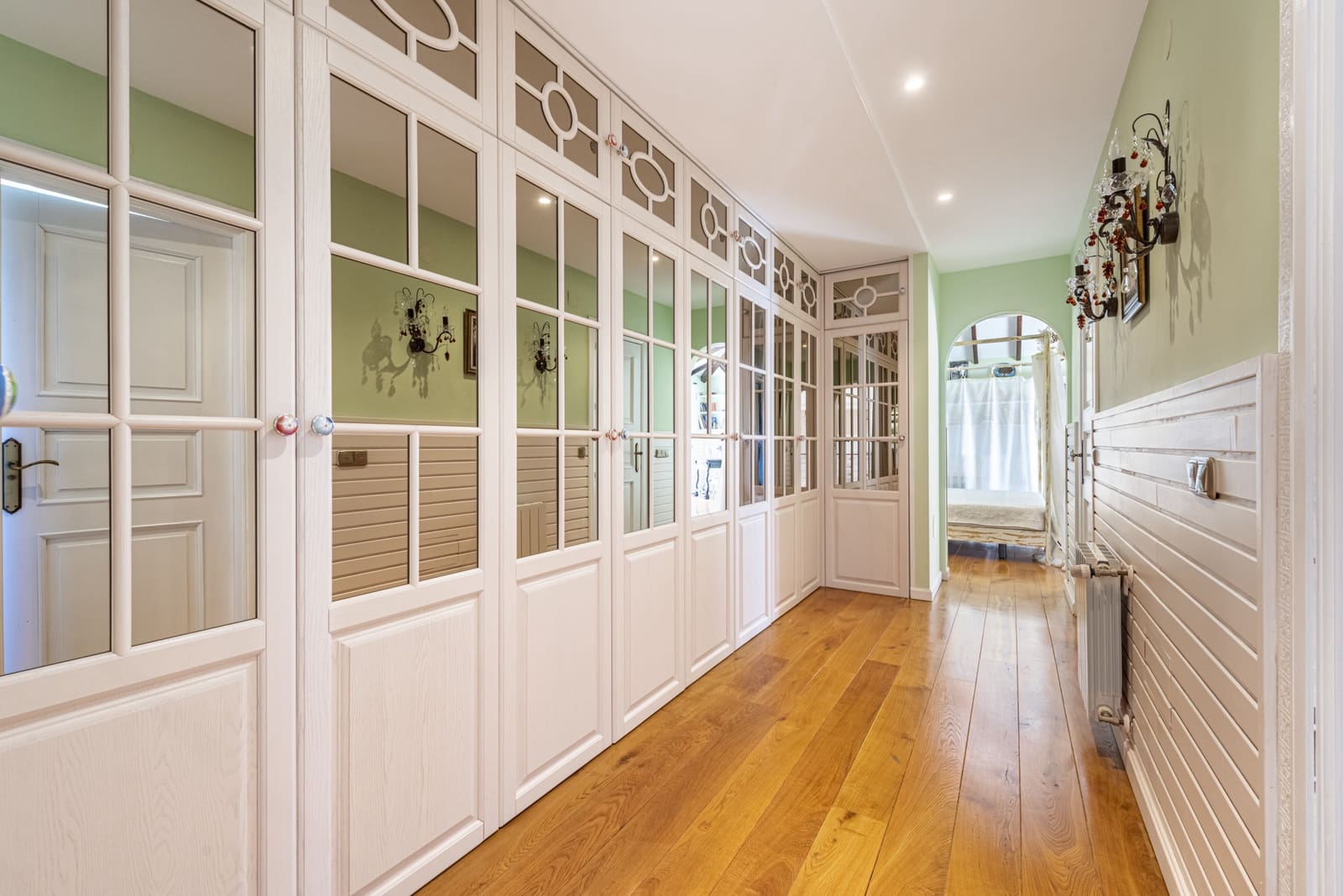 5 bedroom Villa for sale in Benahavis with pool garage - € 1,900,000 (Ref: 4694469)