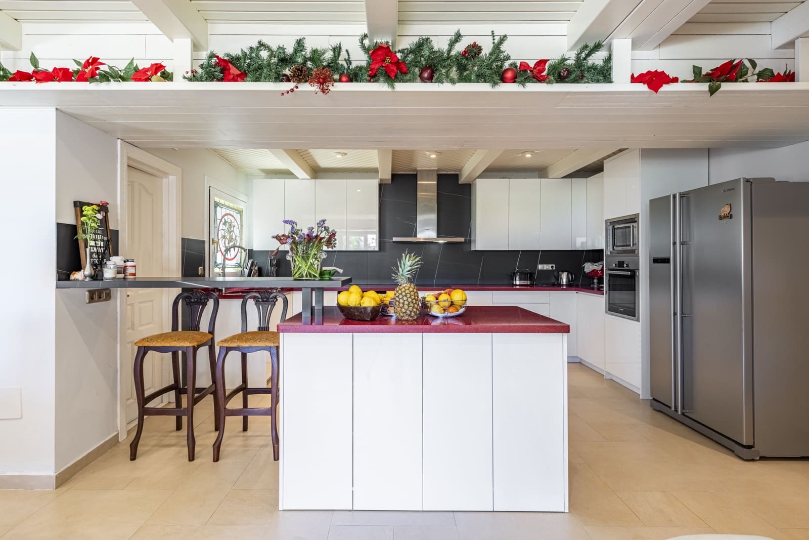 5 bedroom Villa for sale in Benahavis with pool garage - € 1,900,000 (Ref: 4694469)