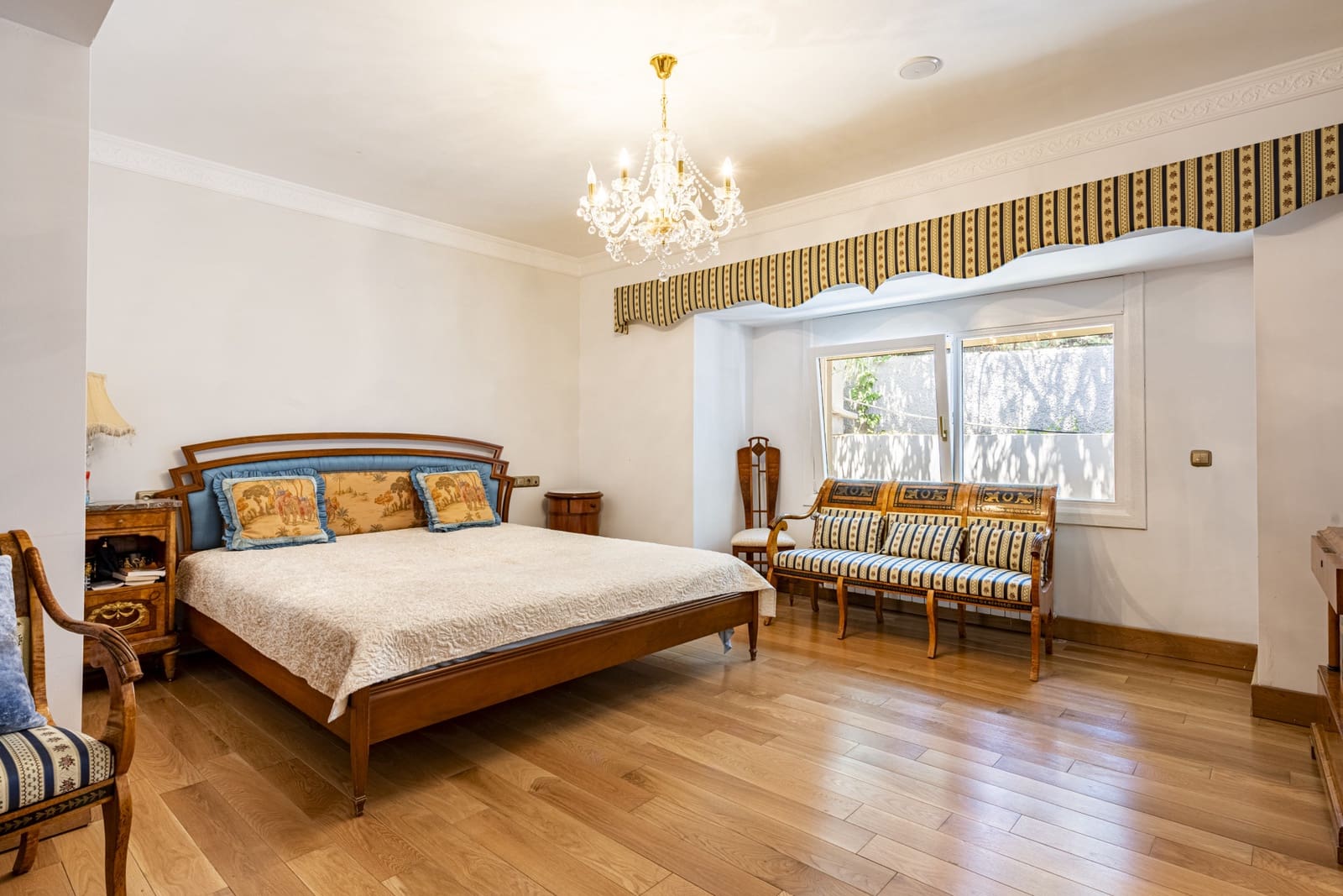 5 bedroom Villa for sale in Benahavis with pool garage - € 1,900,000 (Ref: 4694469)