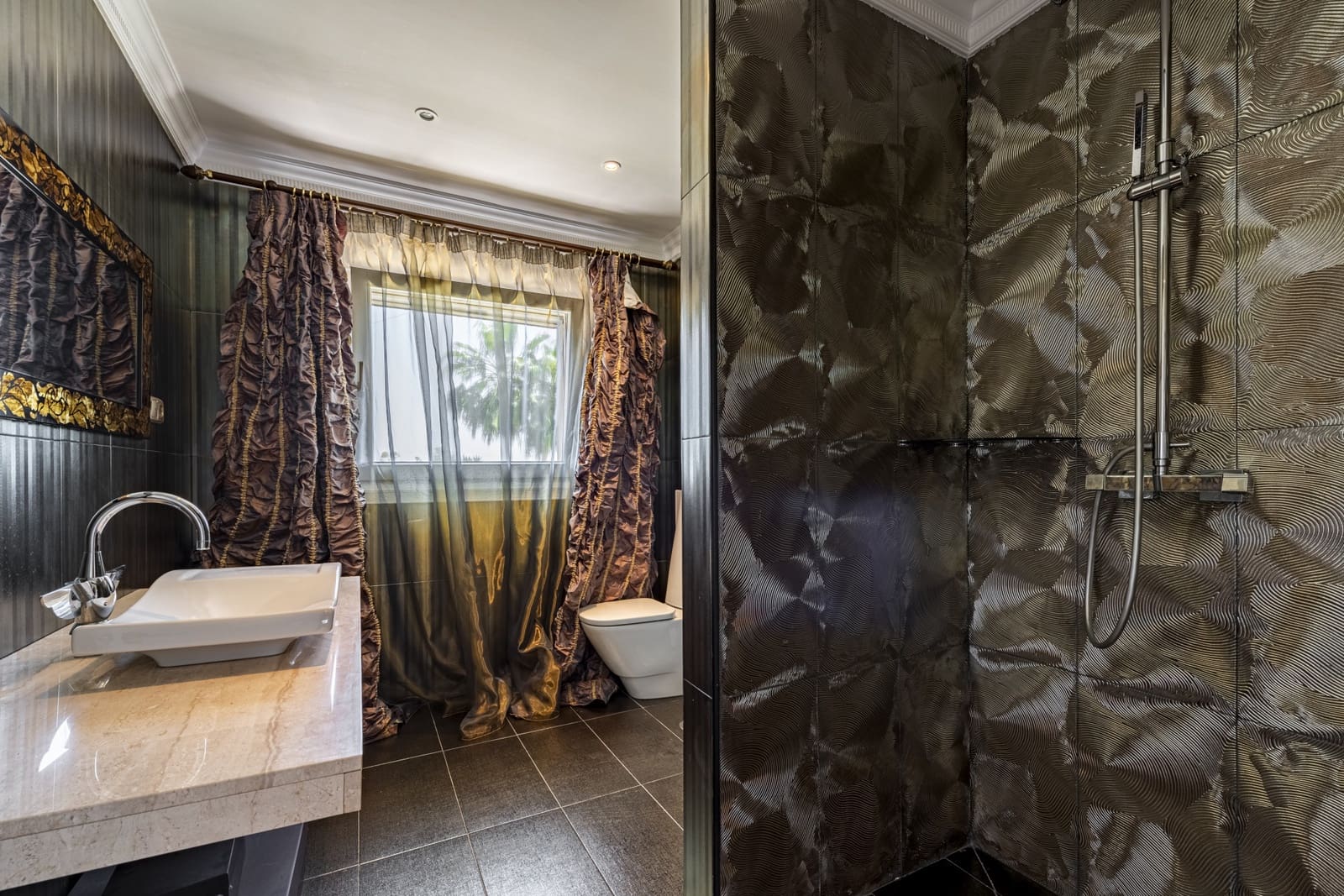 5 bedroom Villa for sale in Benahavis with pool garage - € 1,900,000 (Ref: 4694469)