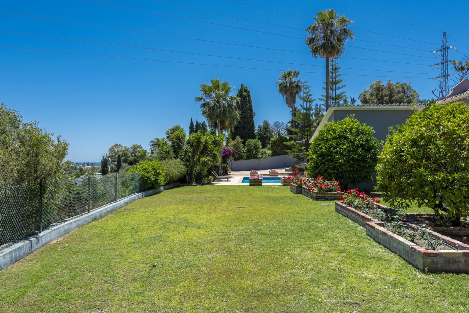 5 bedroom Villa for sale in Benahavis with pool garage - € 1,900,000 (Ref: 4694469)