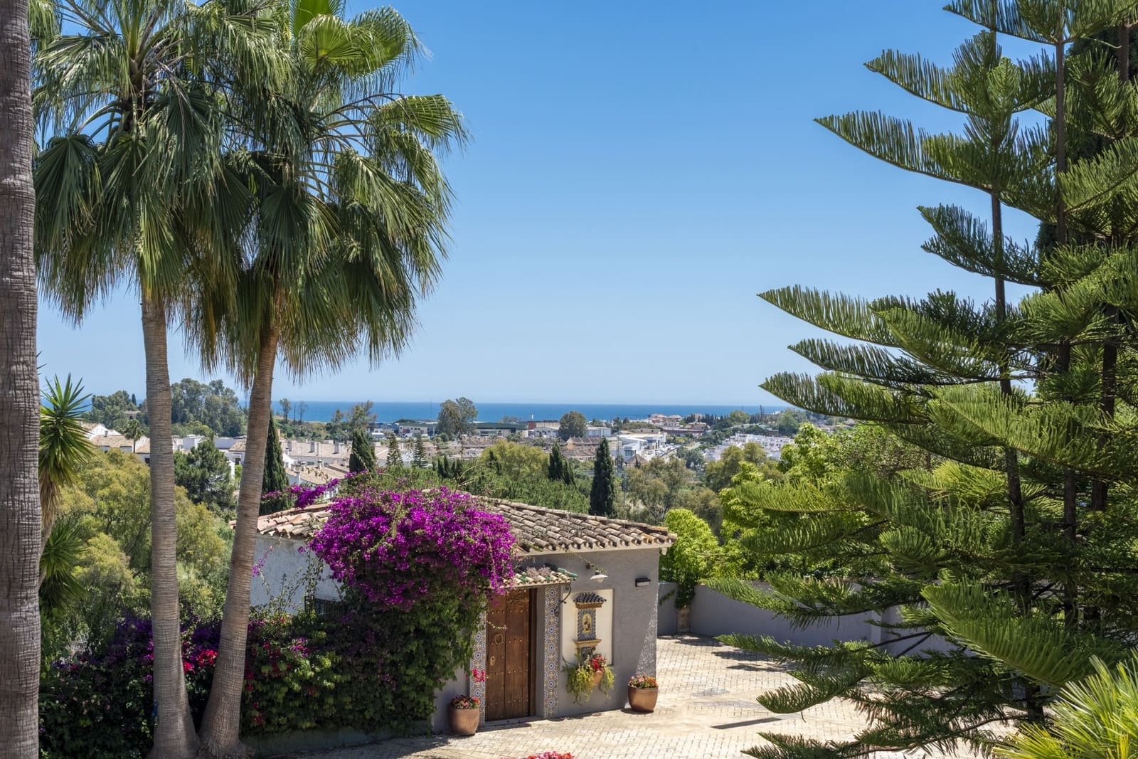 5 bedroom Villa for sale in Benahavis with pool garage - € 1,900,000 (Ref: 4694469)