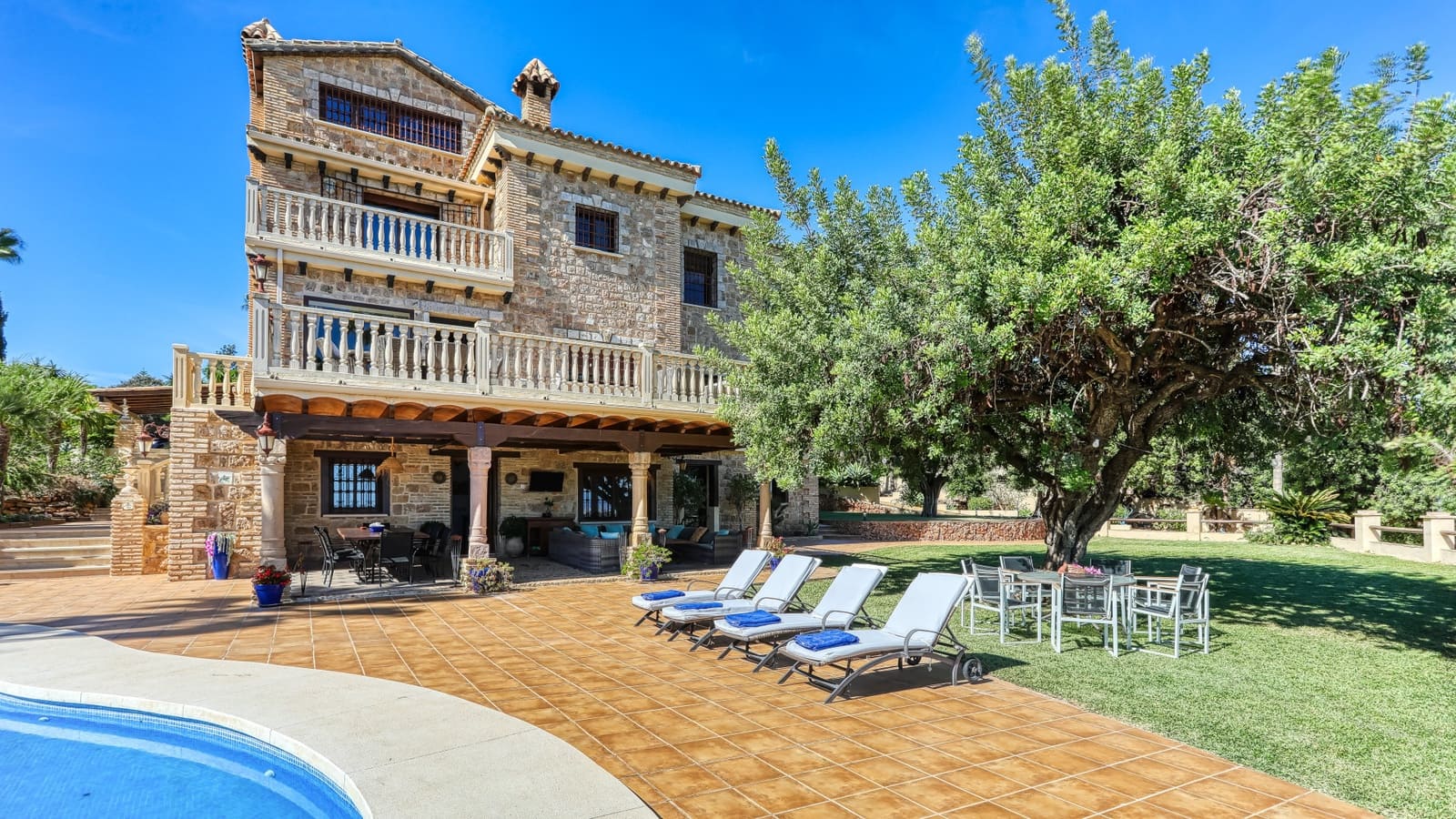 8 sypialnia Willa na sprzedaż w Alhaurin de la Torre z basenem garażem - 1 900 000 € (Ref: 4694684)