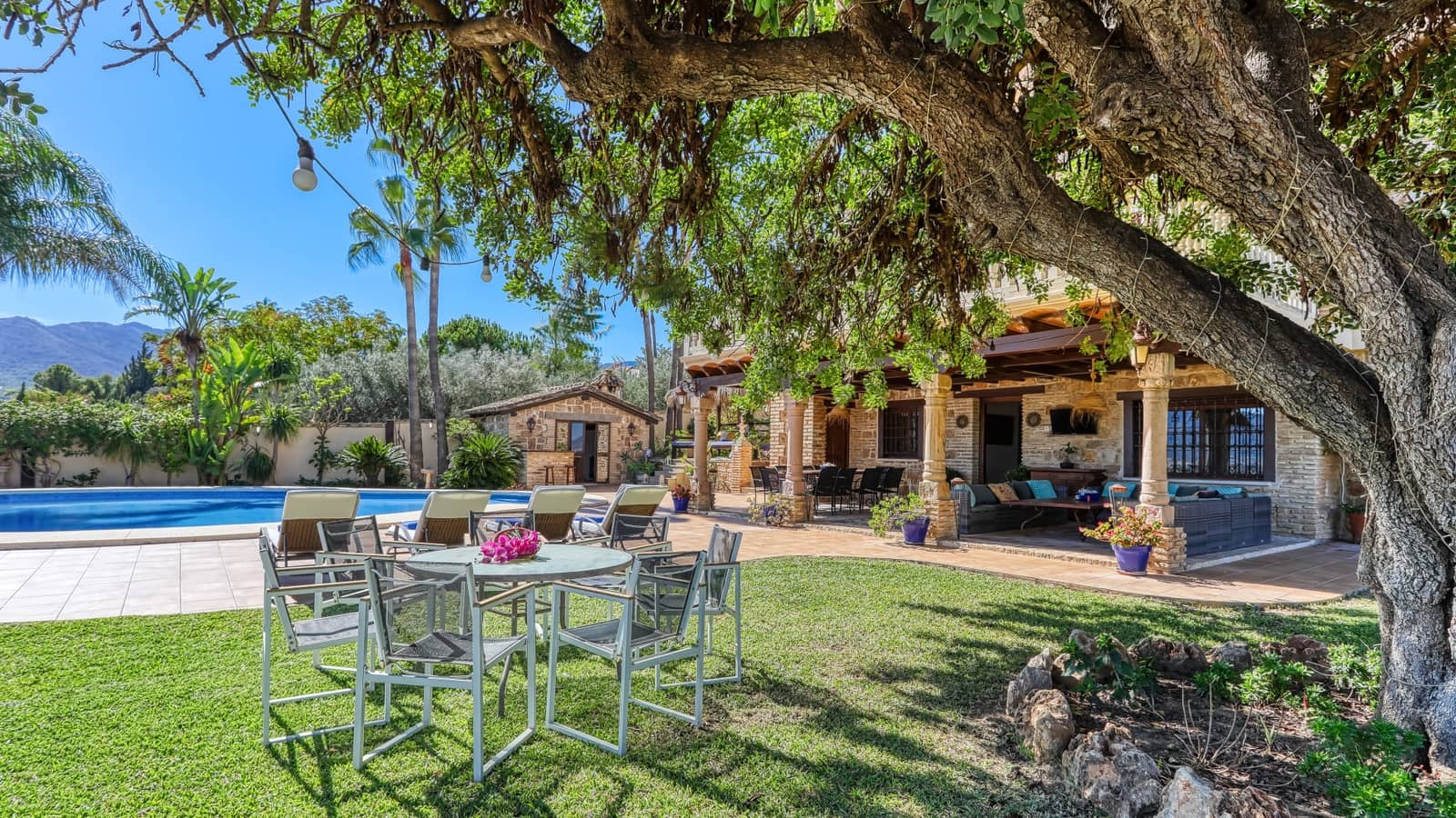 8 sypialnia Willa na sprzedaż w Alhaurin de la Torre z basenem garażem - 1 900 000 € (Ref: 4694684)