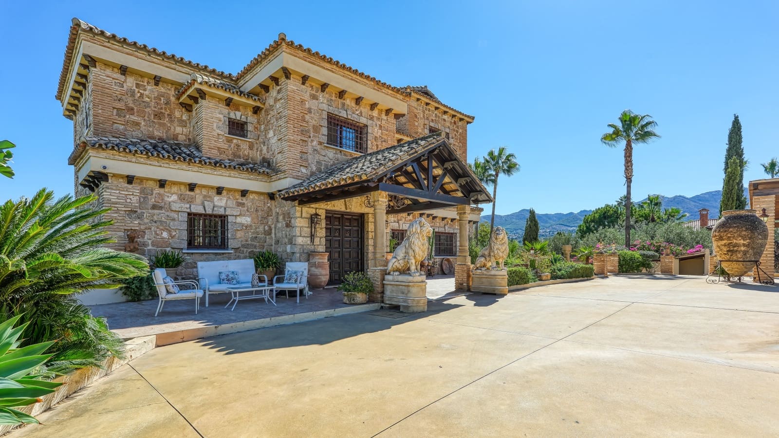 8 sypialnia Willa na sprzedaż w Alhaurin de la Torre z basenem garażem - 1 900 000 € (Ref: 4694684)