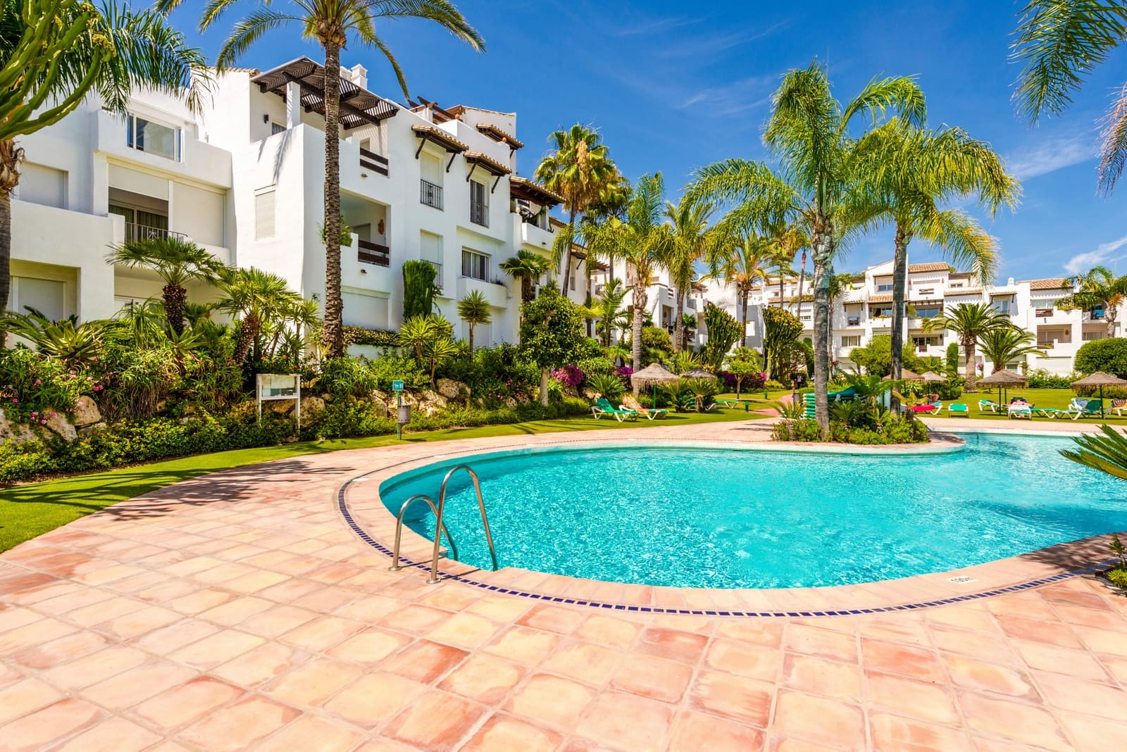 3 chambre Appartement à vendre à Estepona avec piscine garage - 1 500 000 € (Ref: 4694689)