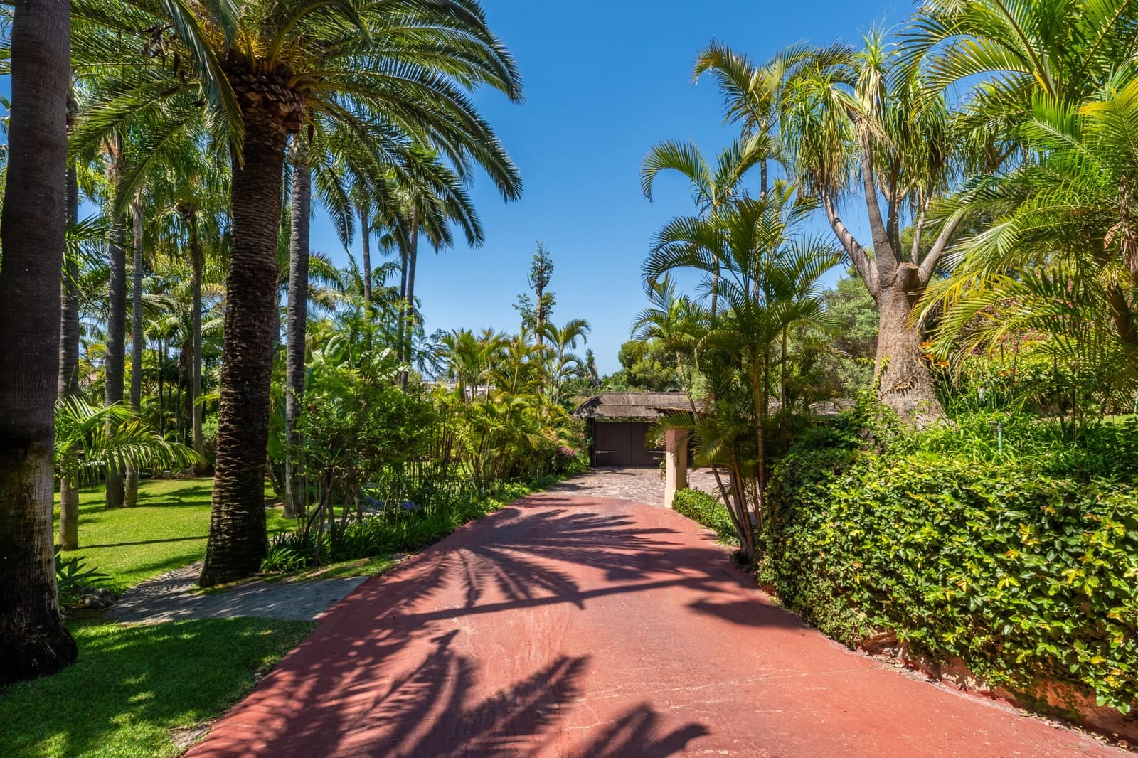 8 soverom Villa til salgs i Marbella med svømmebasseng garasje - € 6 700 000 (Ref: 4694704)
