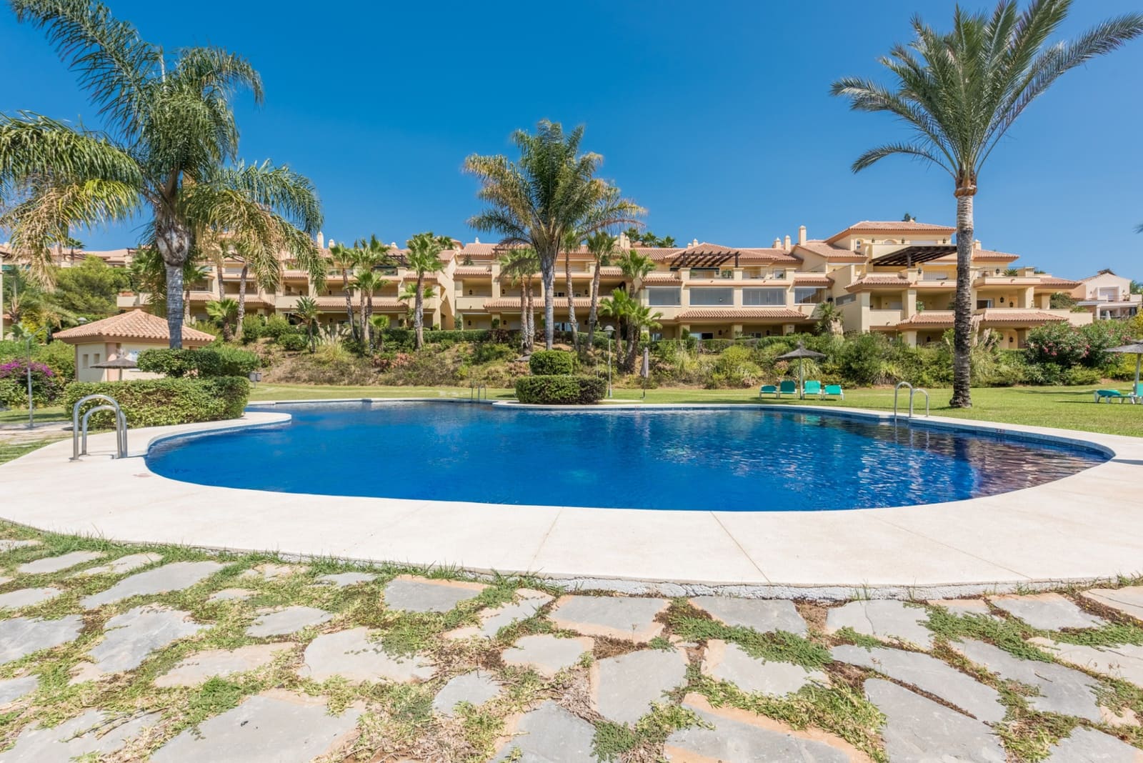 3 sovrum Lägenhet till salu i Marbella med pool garage - 900 000 € (Ref: 4694772)