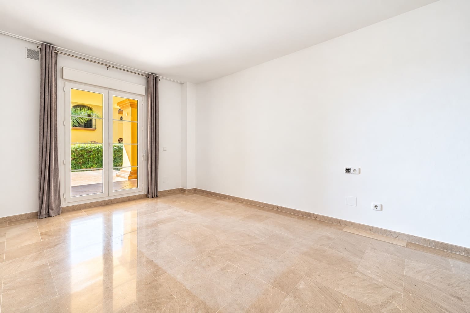 Apartamento de 3 habitaciones en Marbella en venta con piscina garaje - 900.000 € (Ref: 4694772)