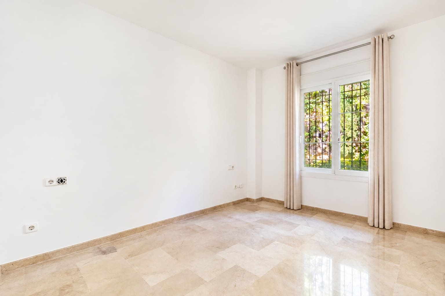 Apartamento de 3 habitaciones en Marbella en venta con piscina garaje - 900.000 € (Ref: 4694772)