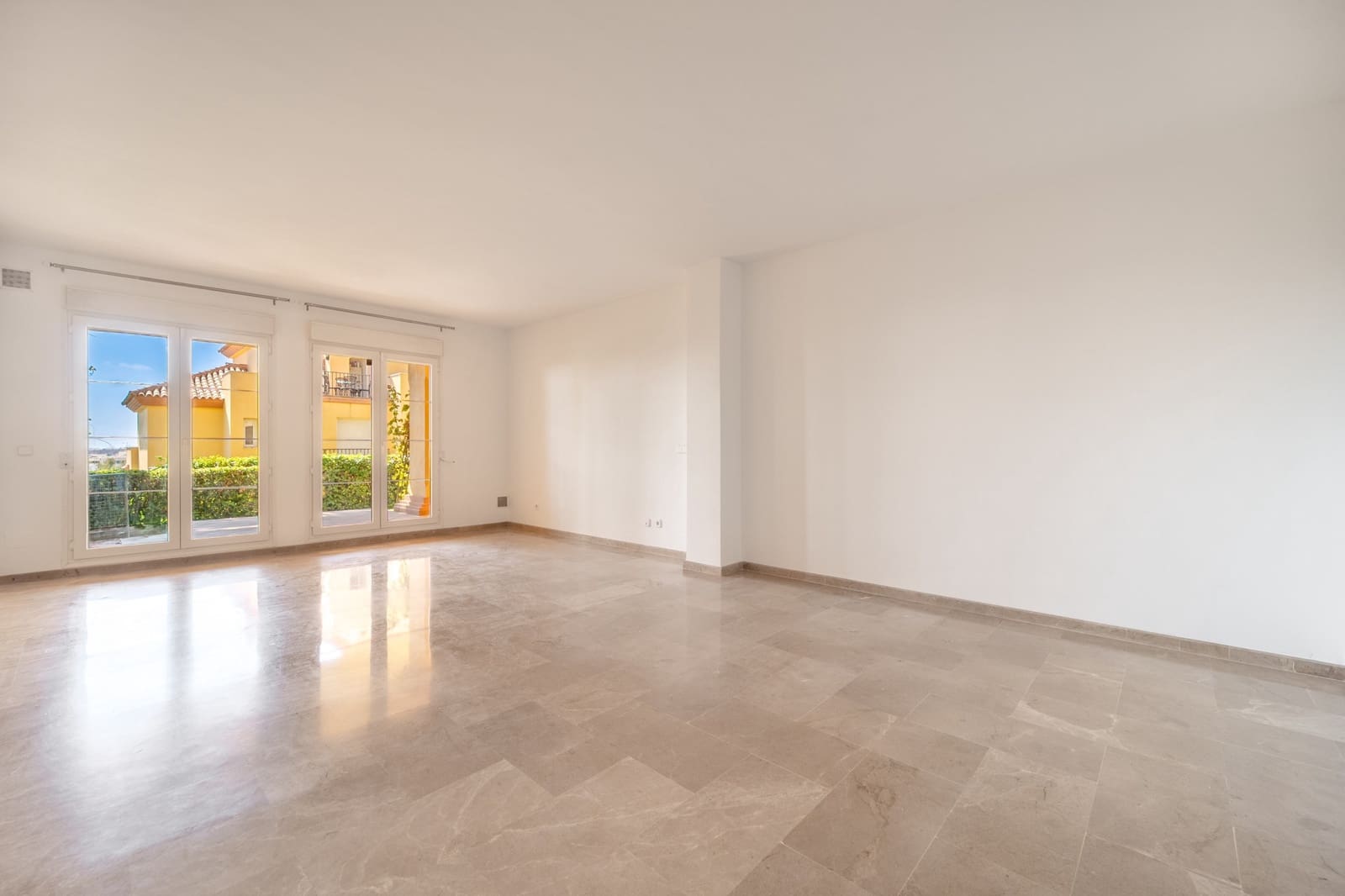Apartamento de 3 habitaciones en Marbella en venta con piscina garaje - 900.000 € (Ref: 4694772)