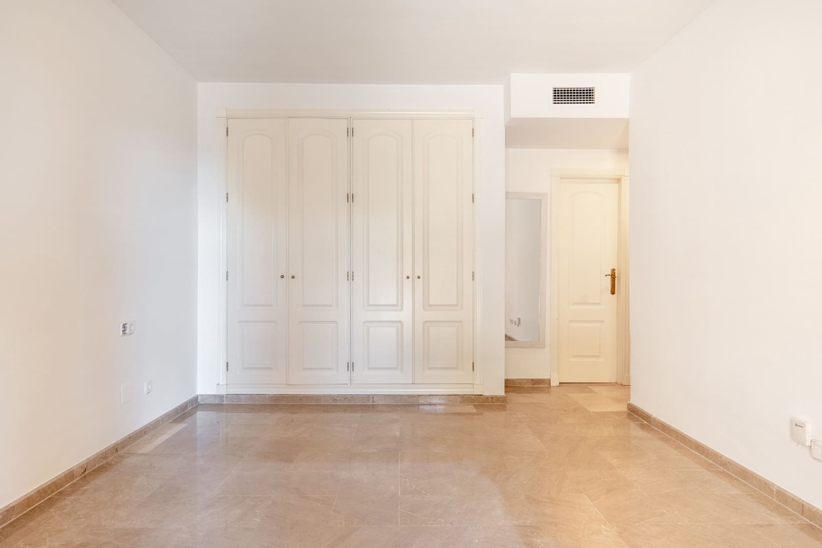 Apartamento de 3 habitaciones en Marbella en venta con piscina garaje - 900.000 € (Ref: 4694772)