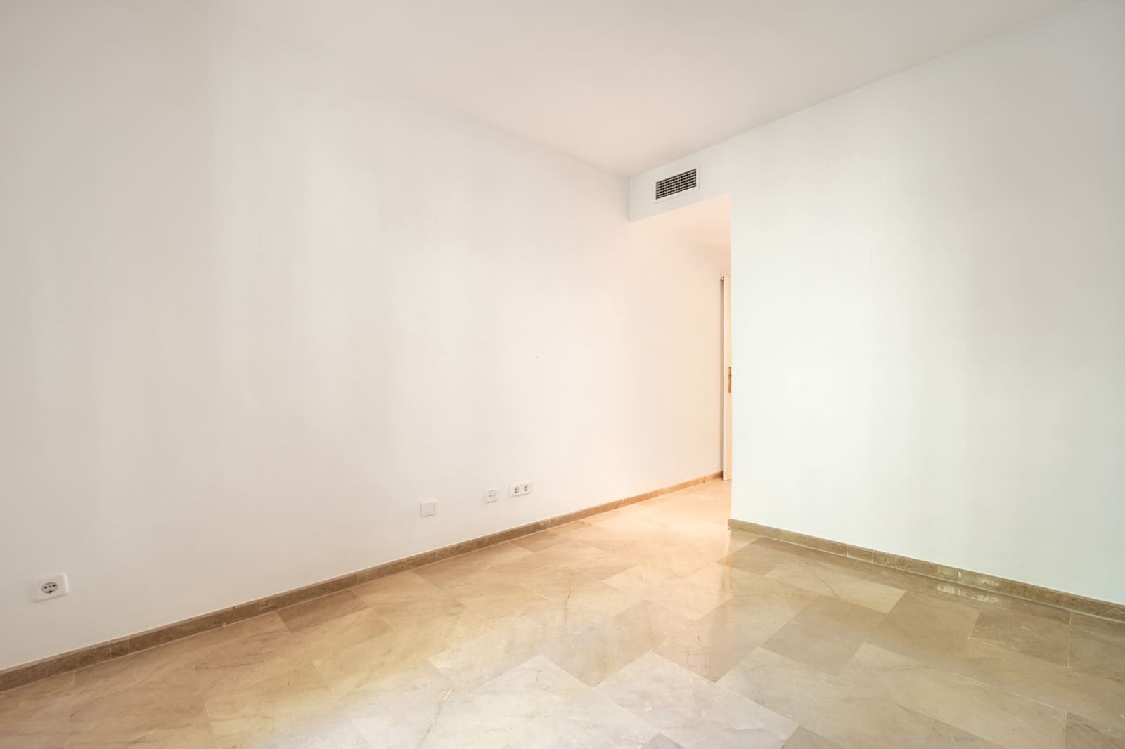Apartamento de 3 habitaciones en Marbella en venta con piscina garaje - 900.000 € (Ref: 4694772)