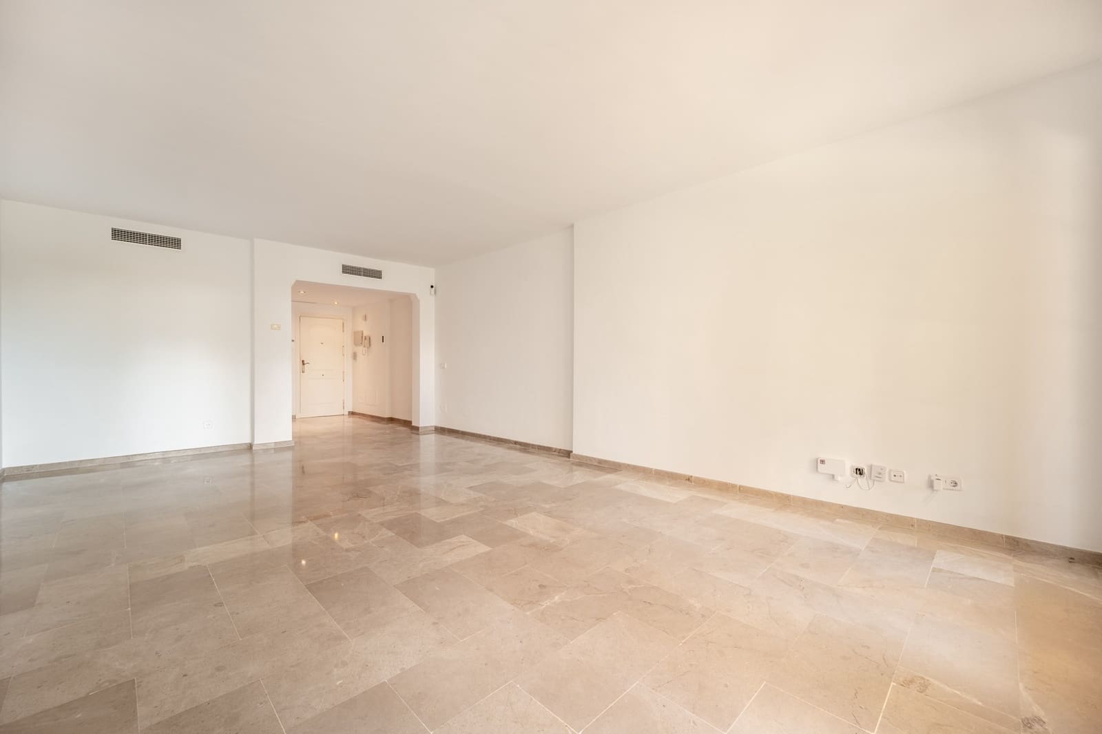 Apartamento de 3 habitaciones en Marbella en venta con piscina garaje - 900.000 € (Ref: 4694772)
