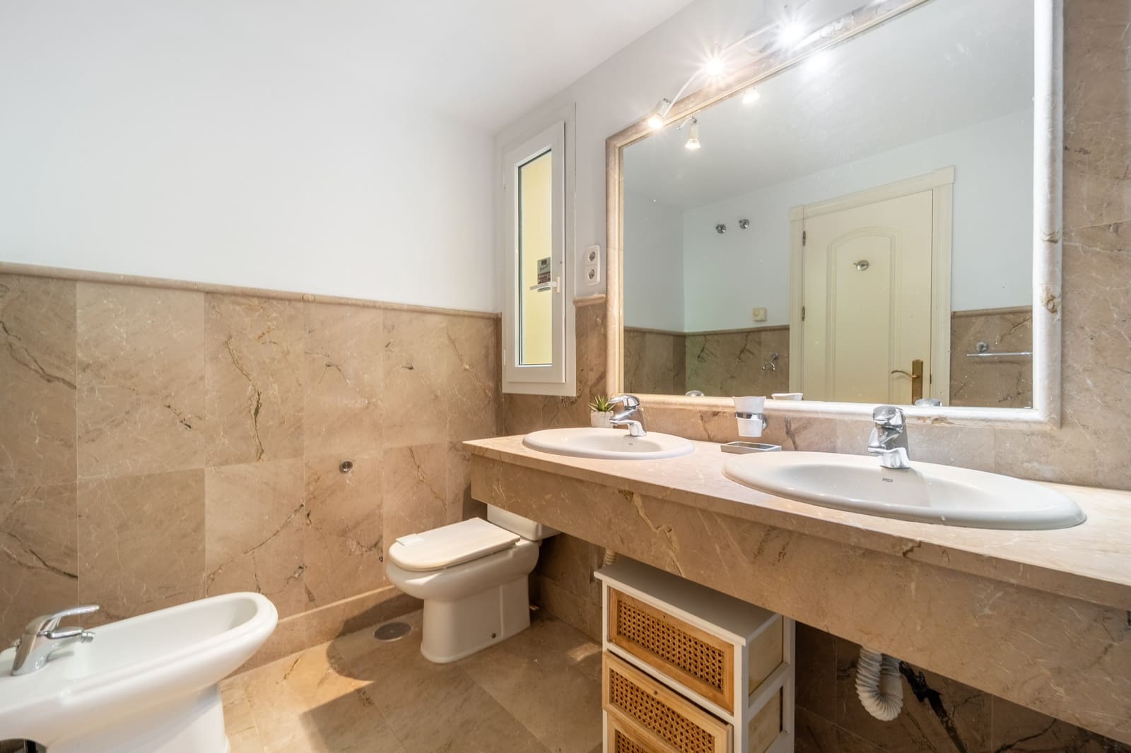 Apartamento de 3 habitaciones en Marbella en venta con piscina garaje - 900.000 € (Ref: 4694772)