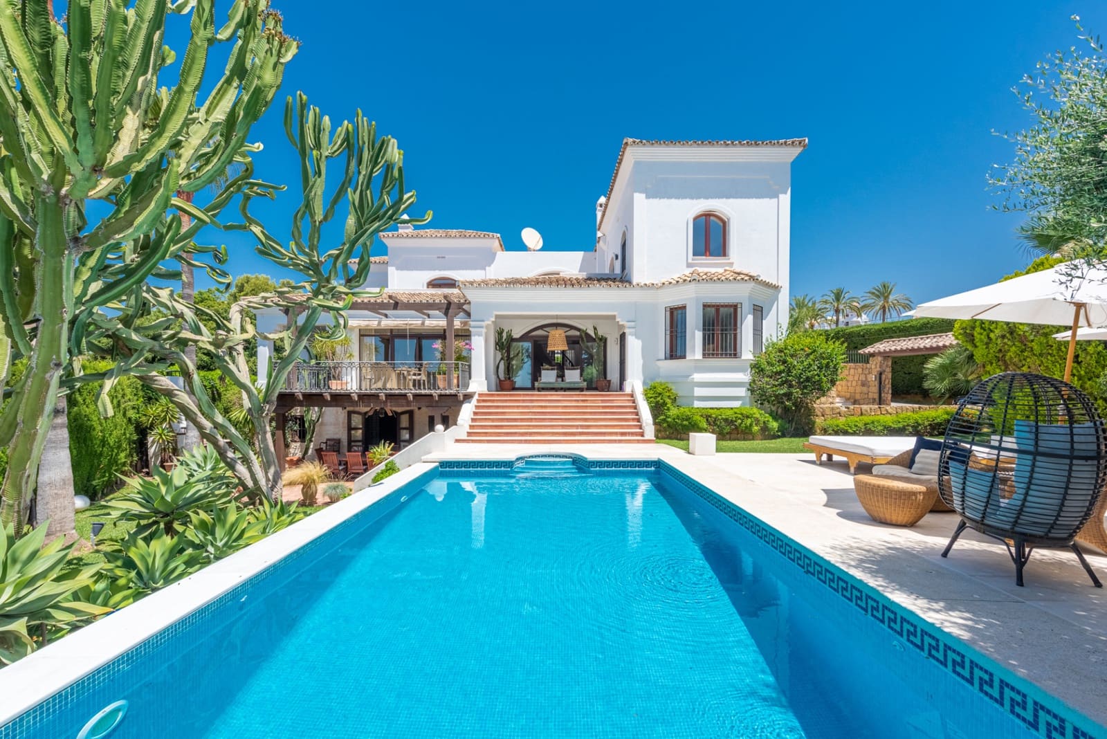 6 Zimmer Villa zu verkaufen in Nueva Andalucia mit Pool Garage - 3.500.000 € (Ref: 4729740)
