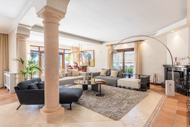 Chalet de 6 habitaciones en Nueva Andalucia, Marbella en venta con piscina garaje - 3.500.000 € (Ref: 4729740)