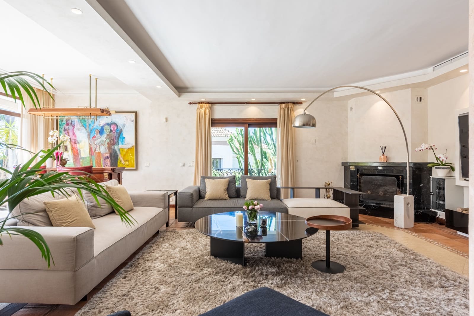 6 bedroom Villa for sale in Nueva Andalucia with pool garage - € 3,500,000 (Ref: 4729740)
