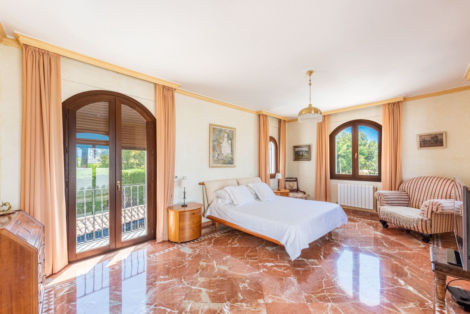 6 bedroom Villa for sale in Nueva Andalucia with pool garage - € 3,500,000 (Ref: 4729740)