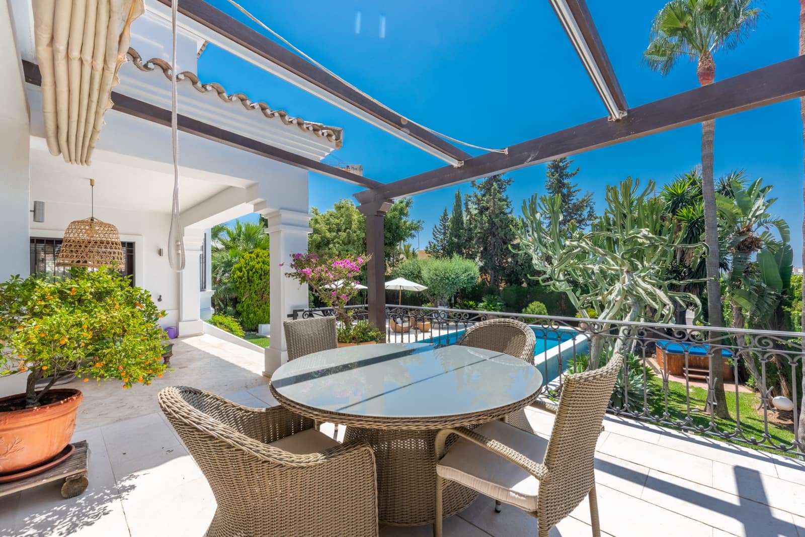 6 bedroom Villa for sale in Nueva Andalucia with pool garage - € 3,500,000 (Ref: 4729740)