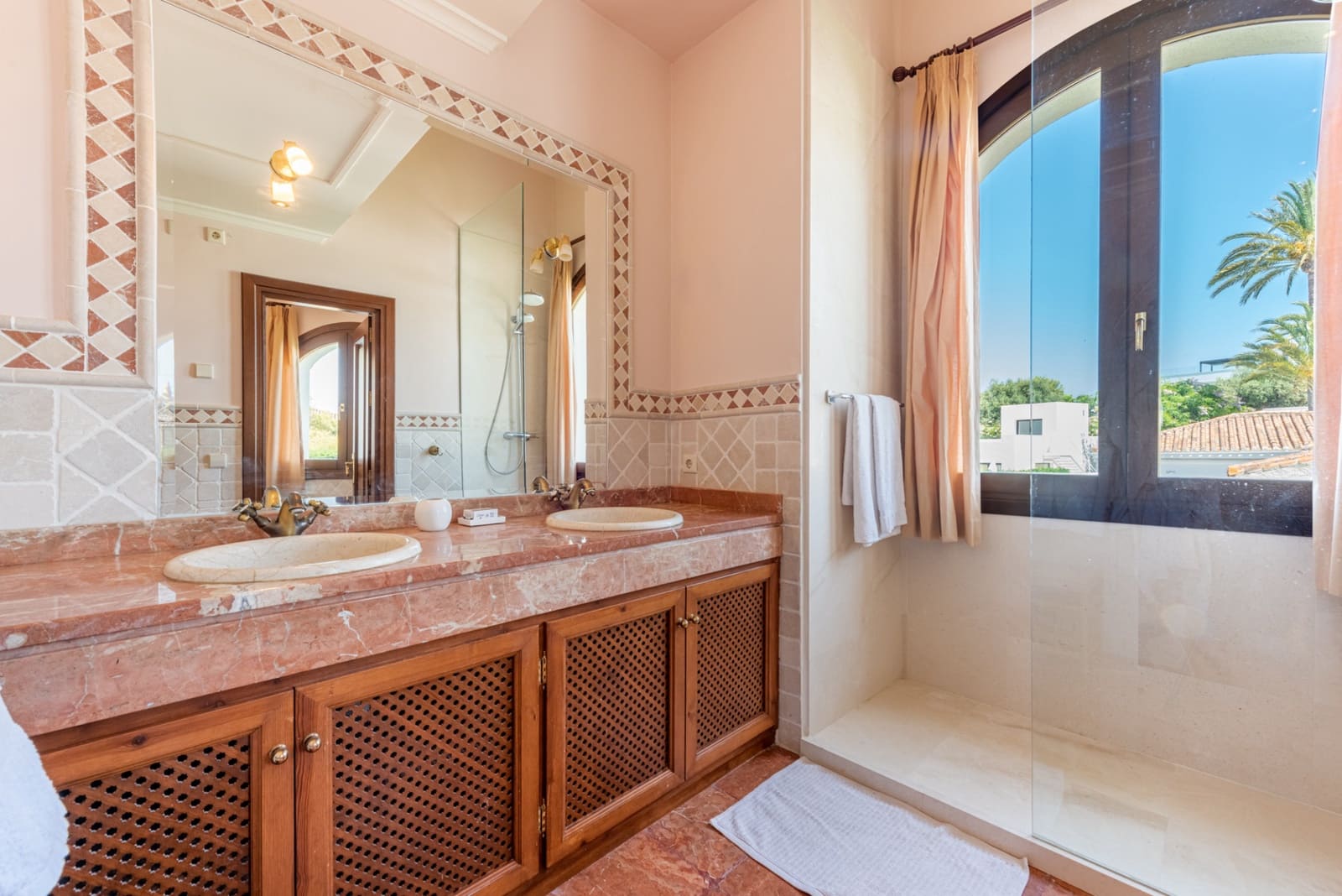 6 bedroom Villa for sale in Nueva Andalucia with pool garage - € 3,500,000 (Ref: 4729740)
