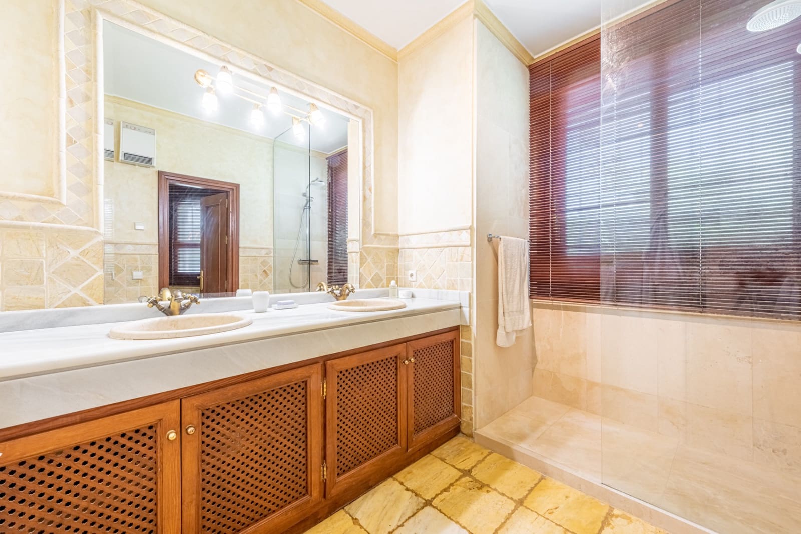 6 bedroom Villa for sale in Nueva Andalucia with pool garage - € 3,500,000 (Ref: 4729740)