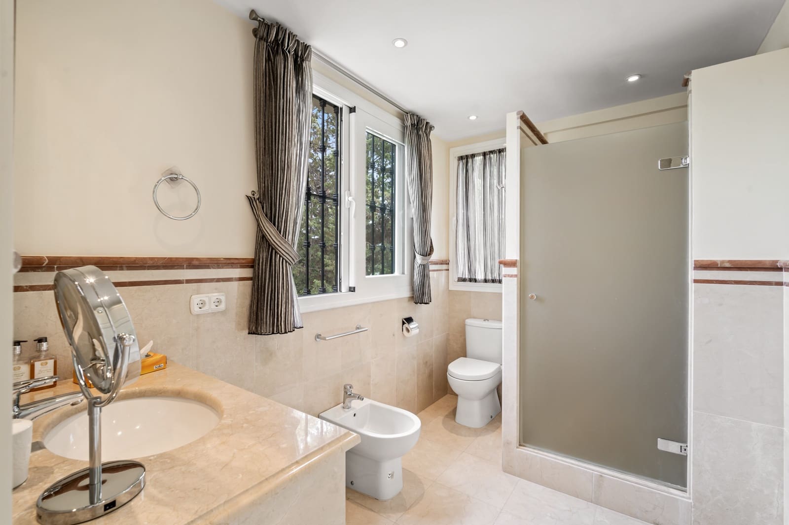 6 sypialnia Willa na sprzedaż w Guadalmina z basenem garażem - 4 200 000 € (Ref: 4801187)