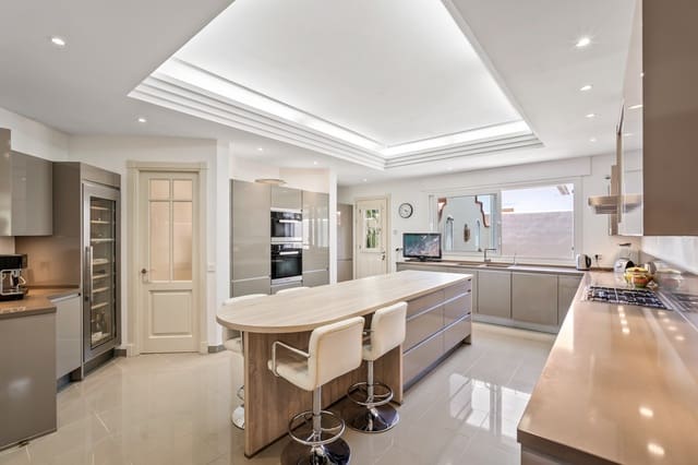 6 sypialnia Willa na sprzedaż w Guadalmina Baja, Marbella z basenem garażem - 4 200 000 € (Ref: 4801187)