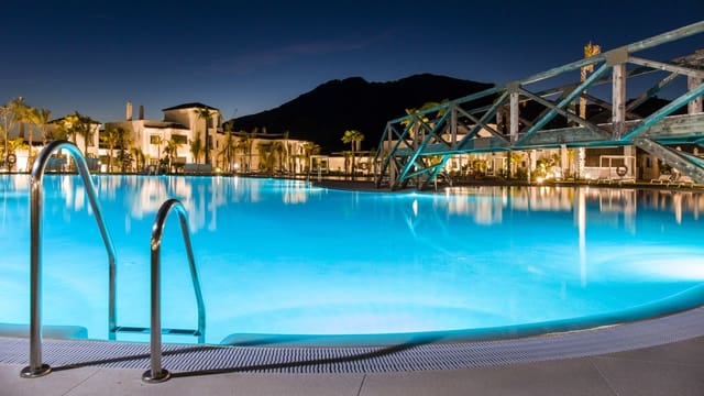 2 chambre Penthouse à vendre à Estepona avec piscine garage - 871 442 € (Ref: 4881796)