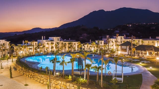 2 quarto Penthouse para venda em Estepona com piscina garagem - 871 442 € (Ref: 4881796)