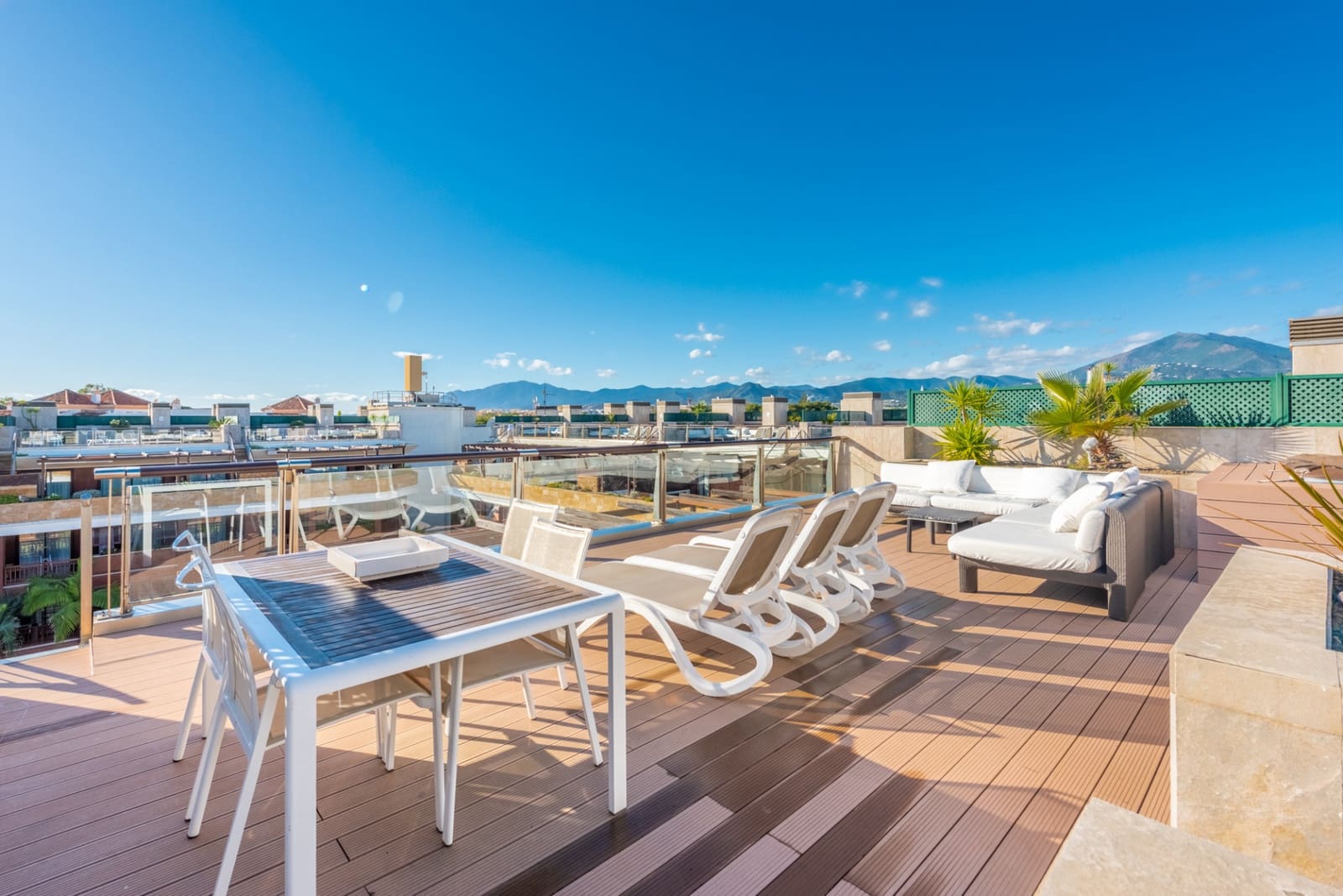 Ático de 2 habitaciones en Marbella en venta con piscina garaje - 1.290.000 € (Ref: 5268483)