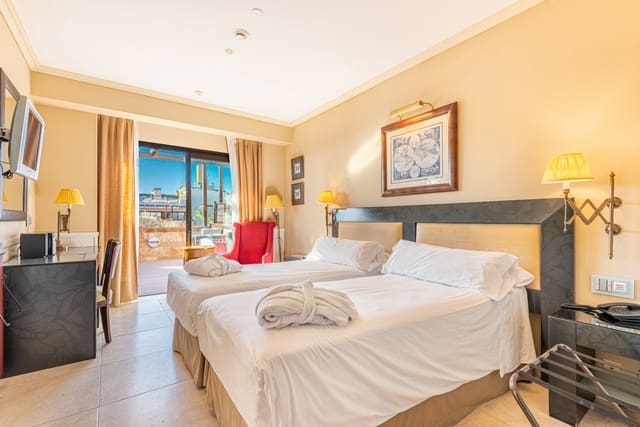 2 soveværelse Penthouse til salg i Marbella med swimmingpool garage - € 1.290.000 (Ref: 5268483)