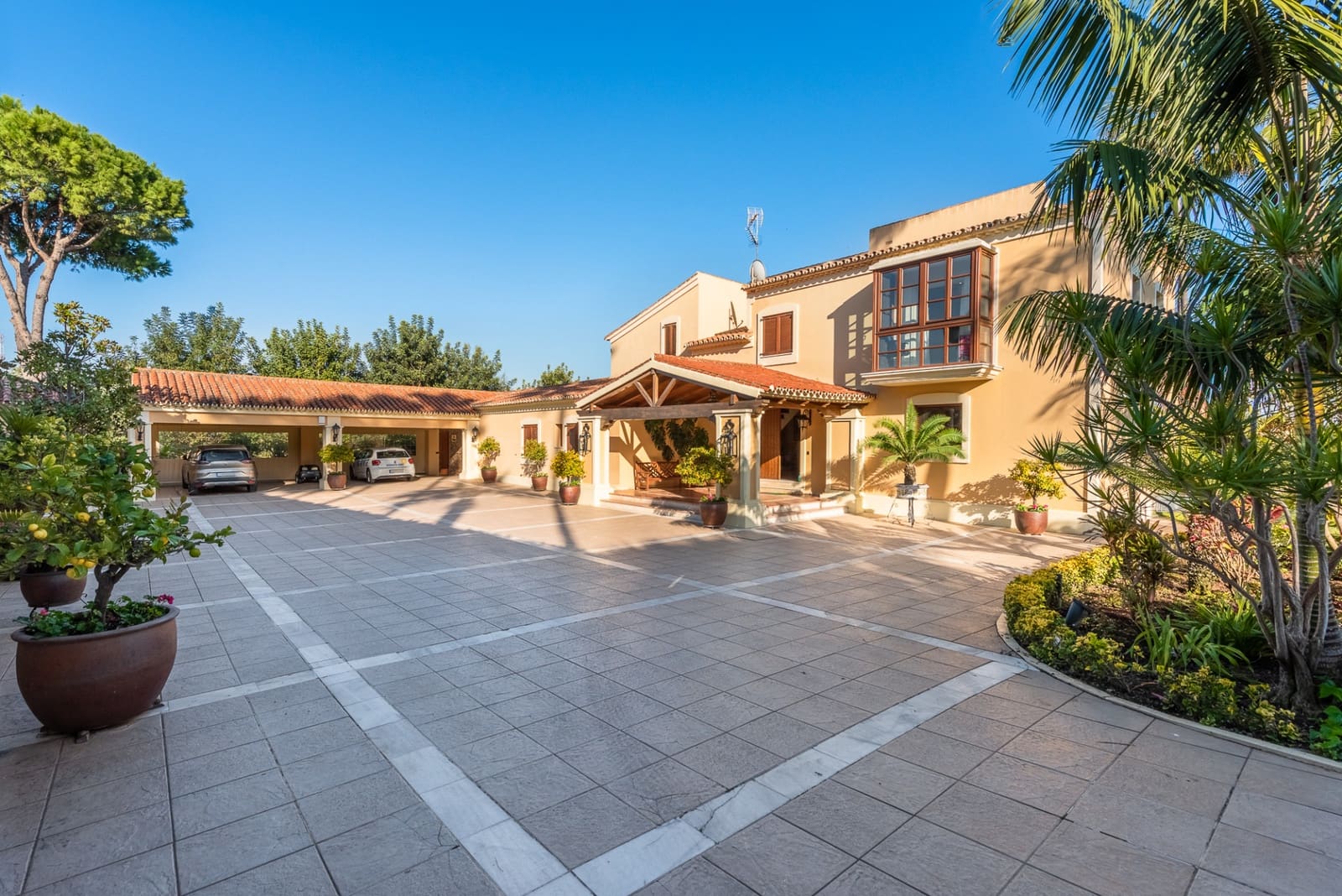 5 slaapkamer Villa te koop in Estepona met zwembad garage - € 4.200.000 (Ref: 5972831)