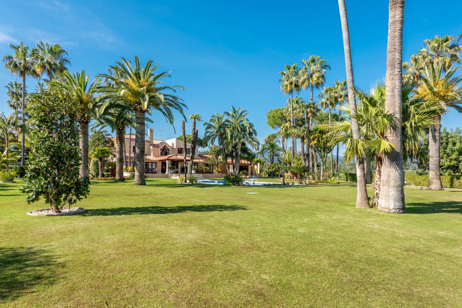 5 slaapkamer Villa te koop in Estepona met zwembad garage - € 4.200.000 (Ref: 5972831)