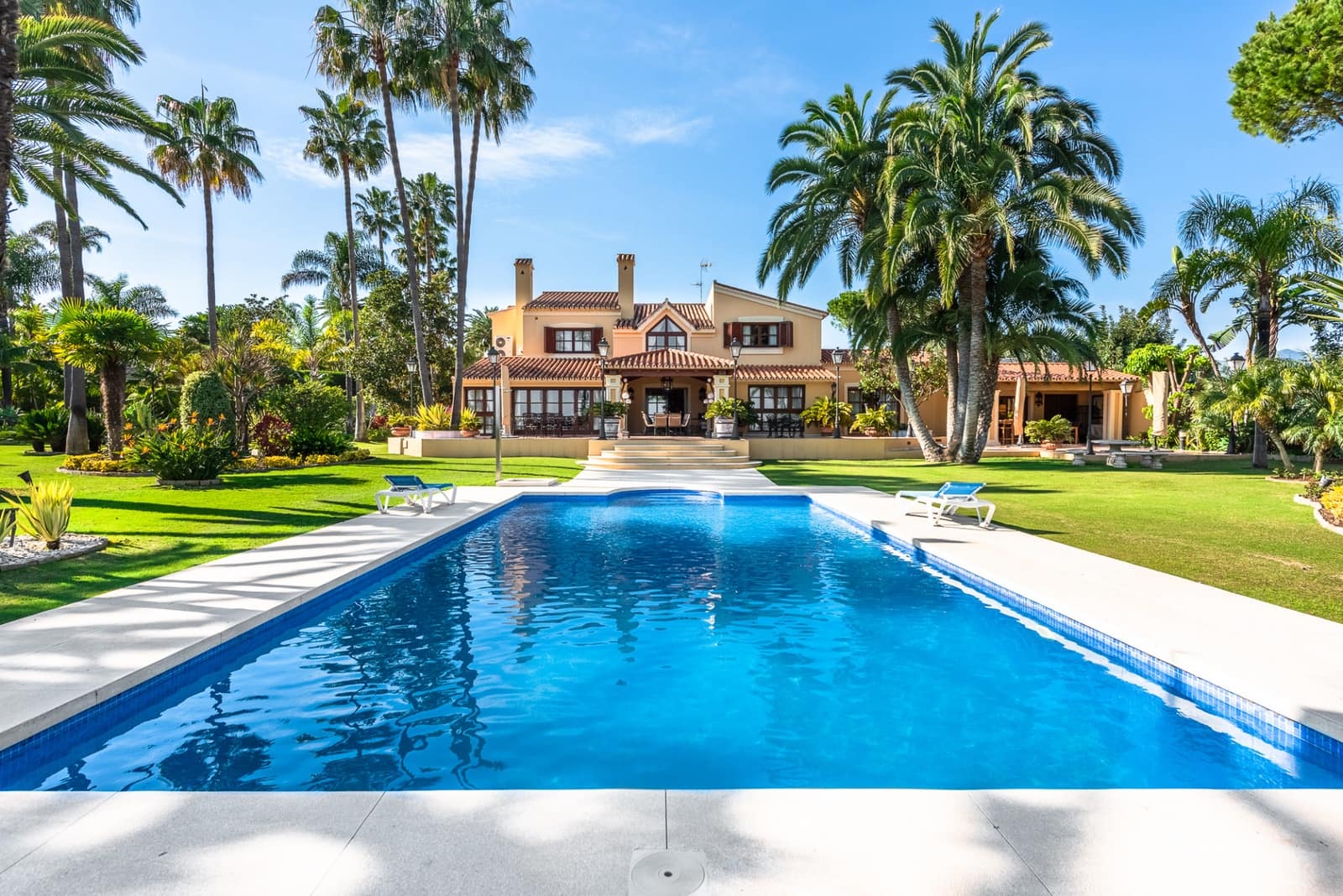 5 slaapkamer Villa te koop in Estepona met zwembad garage - € 4.200.000 (Ref: 5972831)