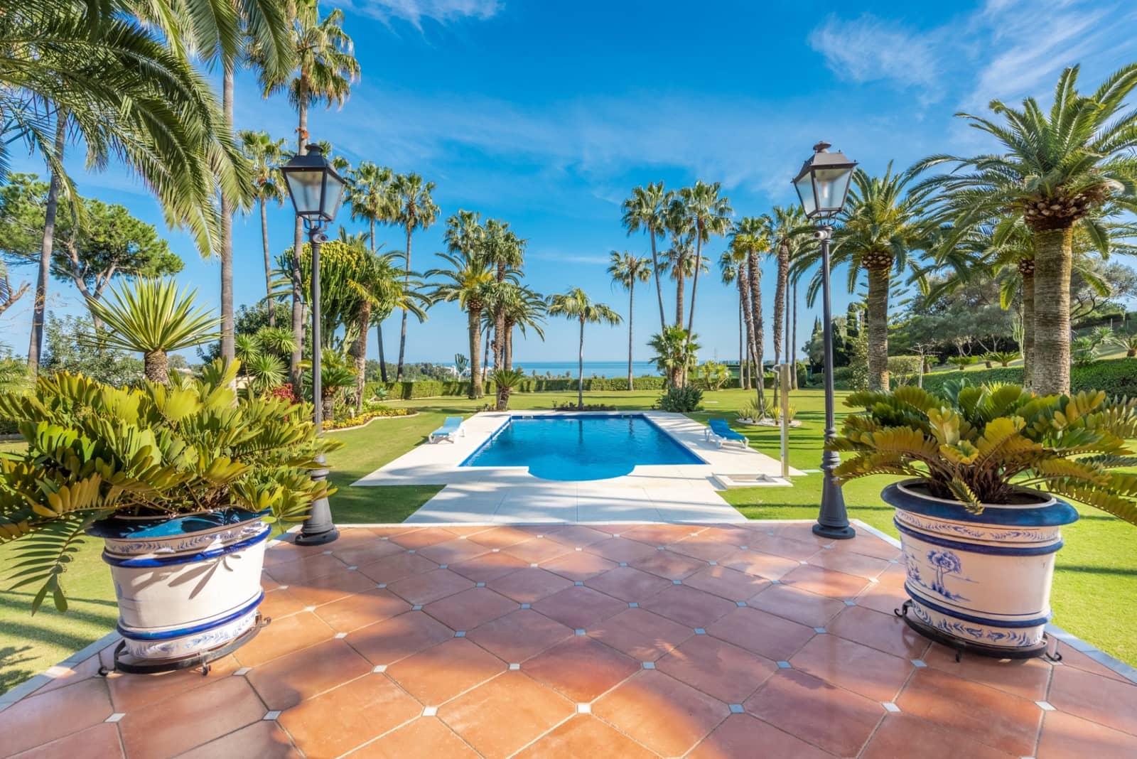 5 slaapkamer Villa te koop in Estepona met zwembad garage - € 4.200.000 (Ref: 5972831)