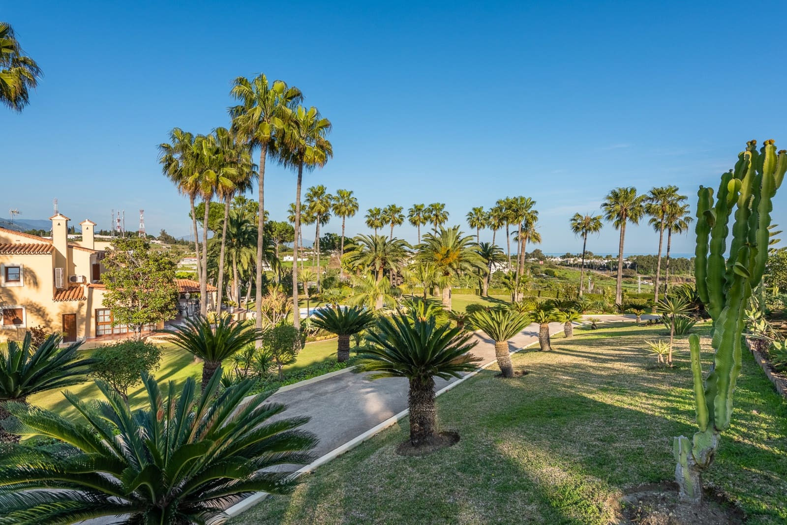 5 slaapkamer Villa te koop in Estepona met zwembad garage - € 4.200.000 (Ref: 5972831)