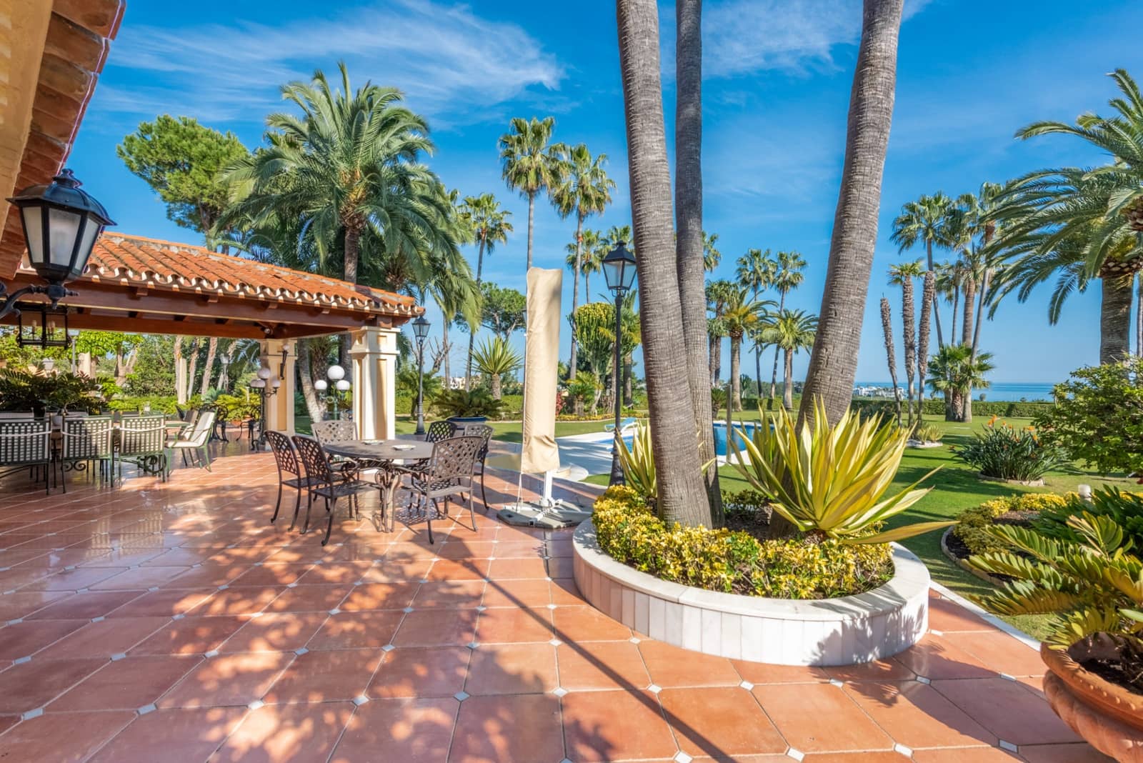 5 slaapkamer Villa te koop in Estepona met zwembad garage - € 4.200.000 (Ref: 5972831)