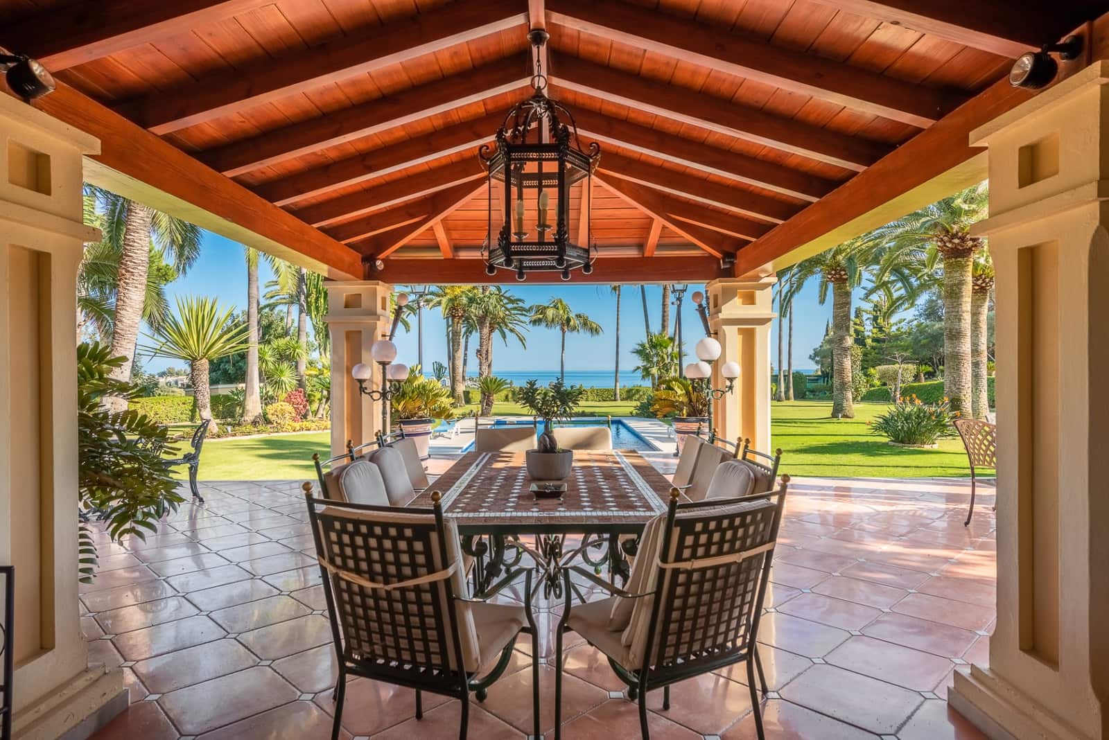 5 slaapkamer Villa te koop in Estepona met zwembad garage - € 4.200.000 (Ref: 5972831)