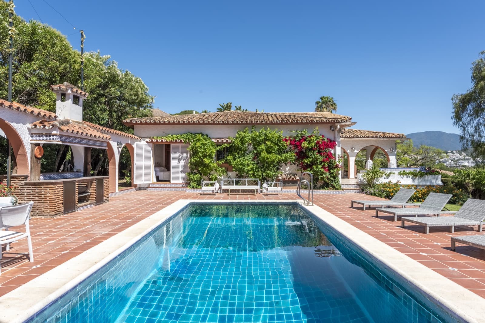 4 quarto Moradia para arrendar em Marbella com piscina garagem - 7 800 € (Ref: 6069252)