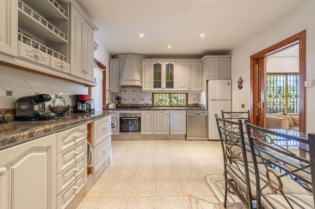 4 quarto Moradia para arrendar em Marbella com piscina garagem - 7 800 € (Ref: 6069252)