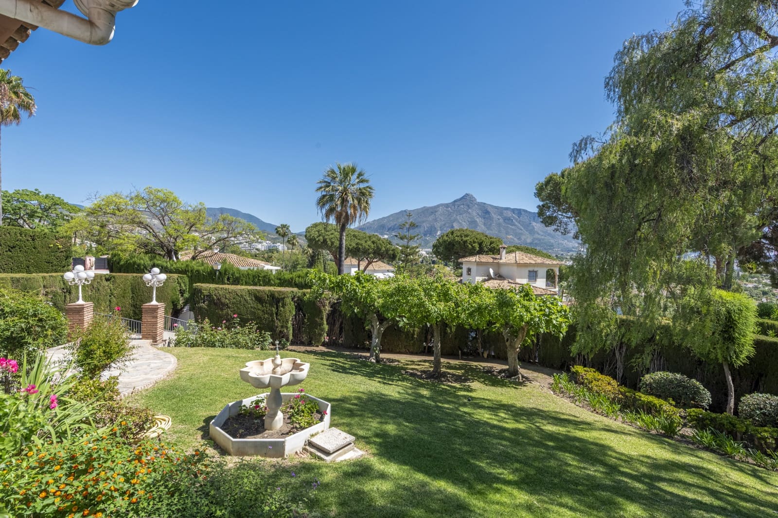 4 makuuhuone Huvila lomavuokrausta paikassa Marbella mukana uima-altaan 
autotalli - 7 500 € (Ref: 6069253)