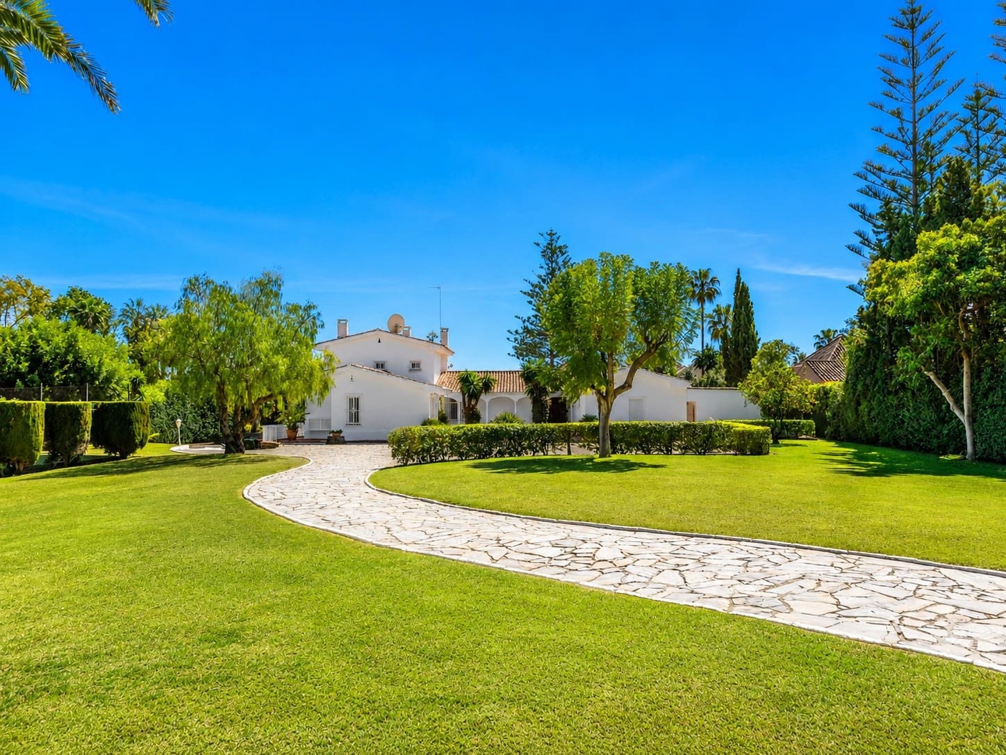 5 bedroom Villa for holiday rental in Guadalmina with pool garage - € 15,000 (Ref: 6069294)